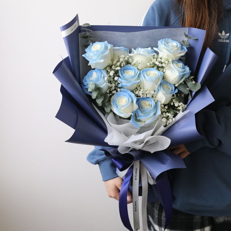 11 Icy Blue Rose Bouquet