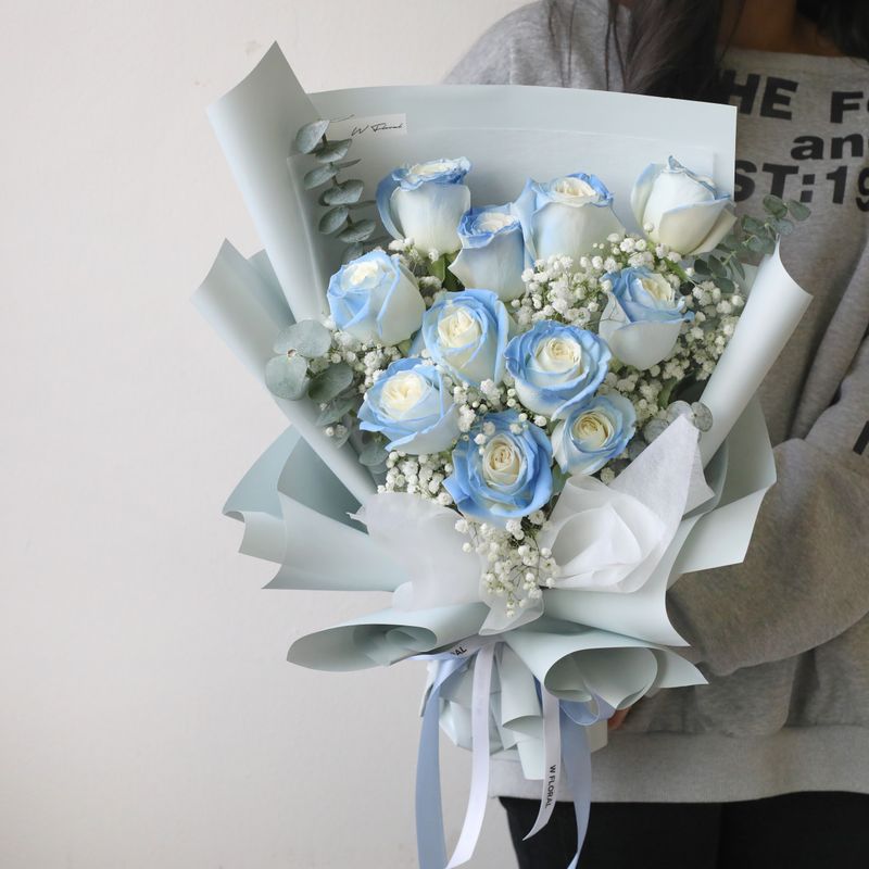 11 Icy Blue Rose Bouquet