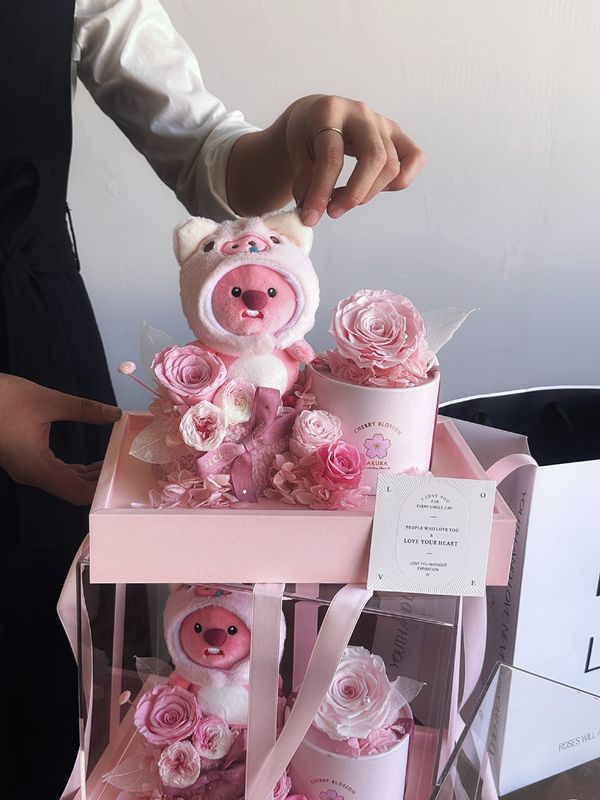 Cute preserved flower gift with Baby Loopy and colourful blooms