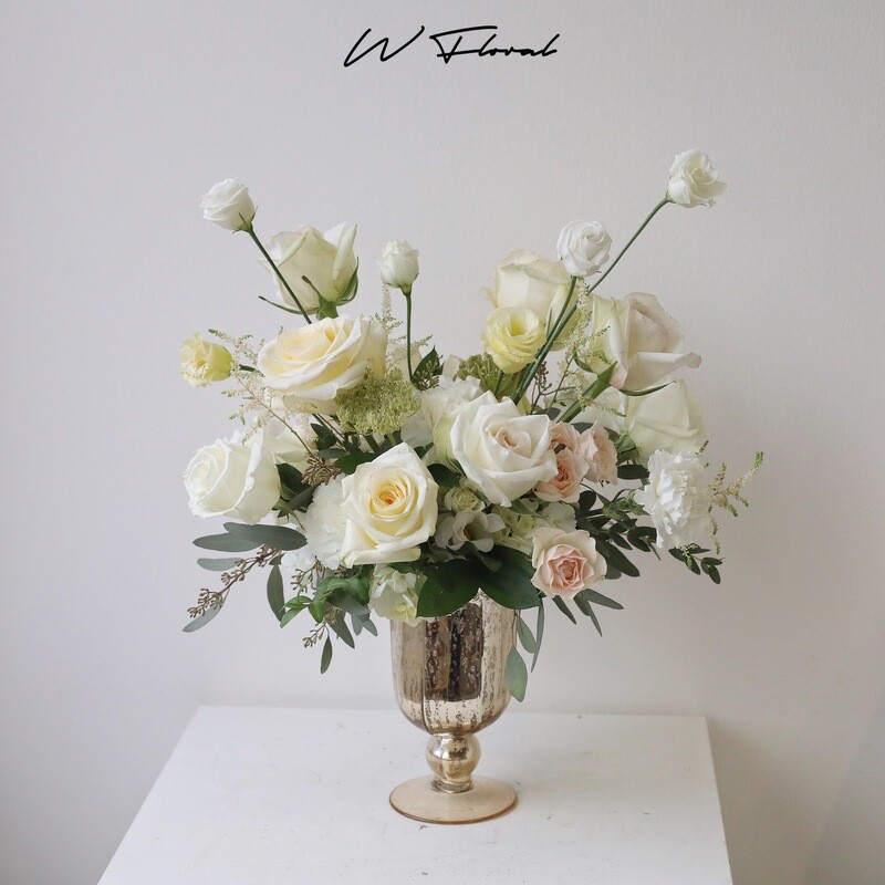 Lida Hurricane Gold Round Arrangement
