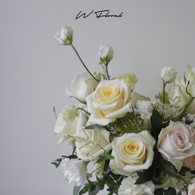 Lida Hurricane Gold Round Arrangement
