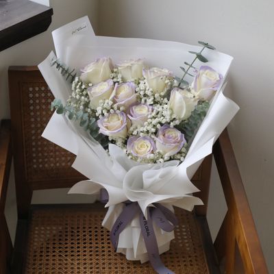 11 Icy Lavender Rose Bouquet