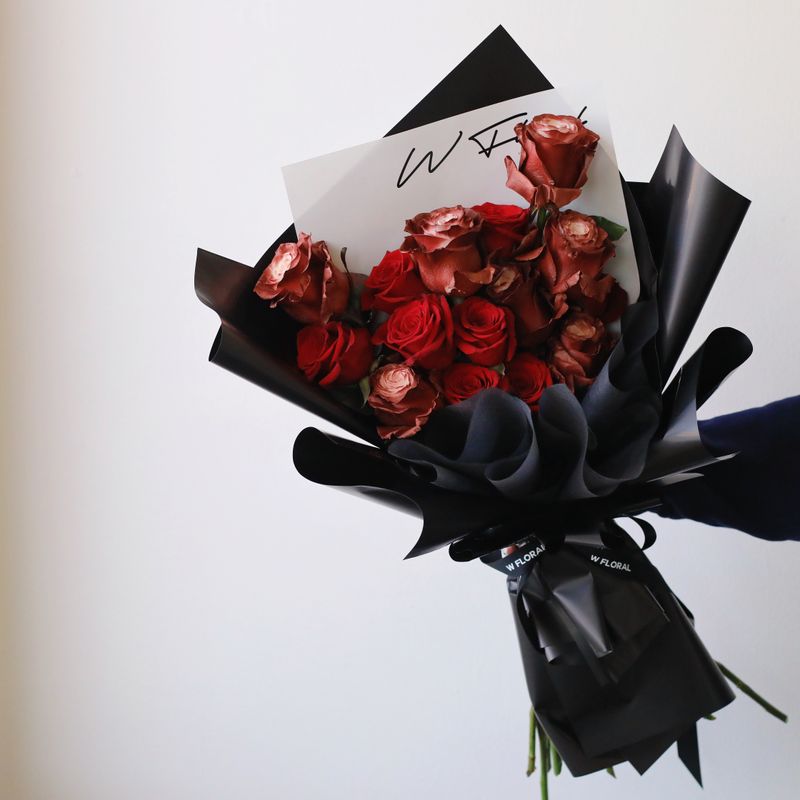 W Signature Rose Bouquet - Velvet Chocolate - Valentine's Day 2026