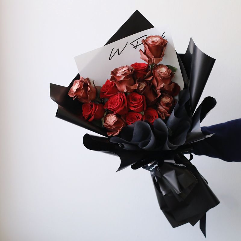 W Signature Rose Bouquet - Velvet Chocolate - Valentine's Day 2026
