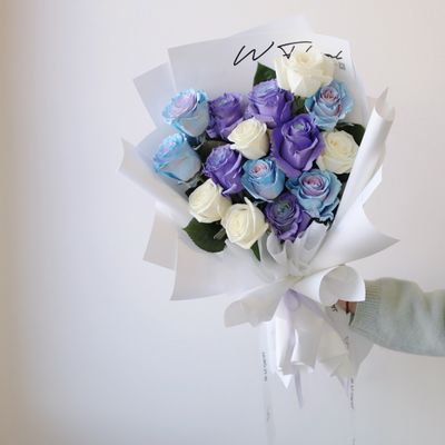 W Signature Rose Bouquet - Lavender Moonlight - Valentine's Day 2026