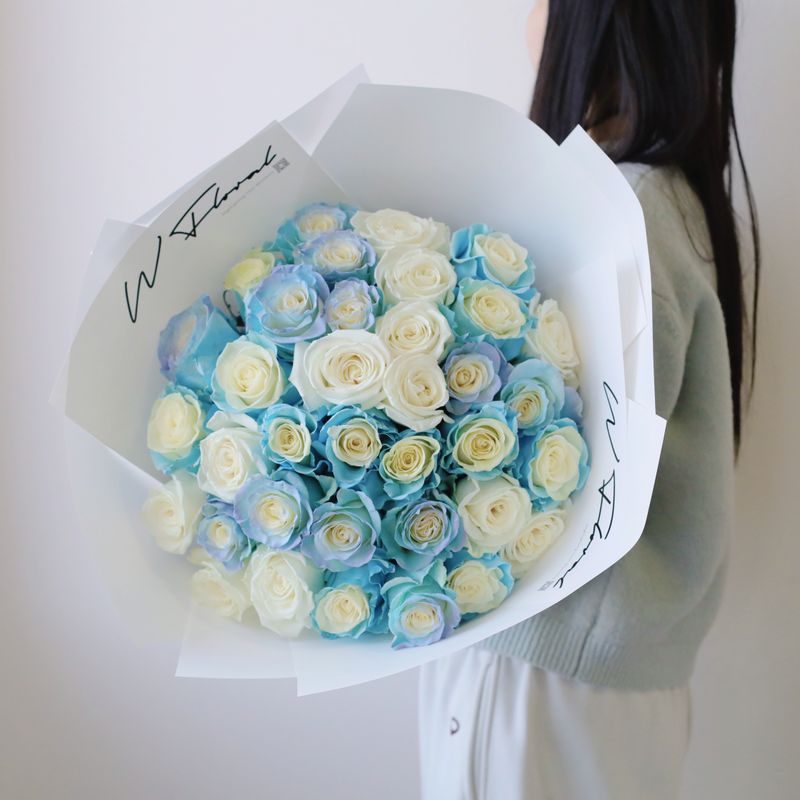Signature Round Rose Bouquet - Bluelight Kiss - Valentine's Day 2026