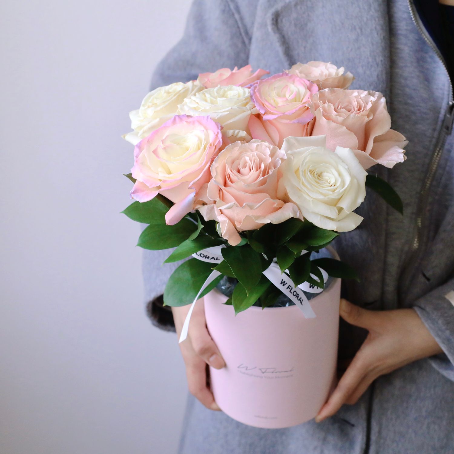 Round Rose Hug - Pearl Pink - Valentine's Day 2026