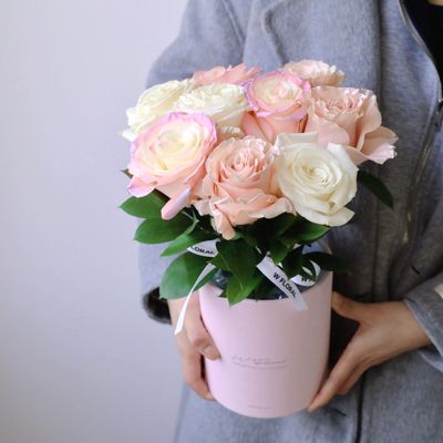 Round Rose Hug - Pearl Pink - Valentine's Day 2026