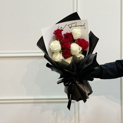 W Signature Rose Bouquet - Red &amp; White