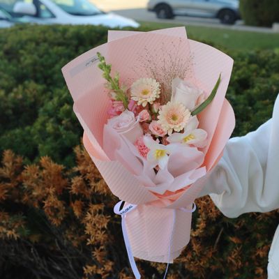 Blush Kiss Bouquet - Sweet Pink