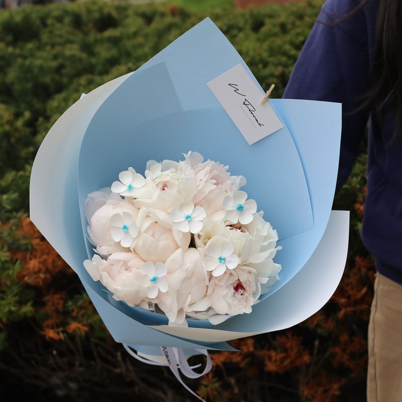 Yukino White Peony Bouquet