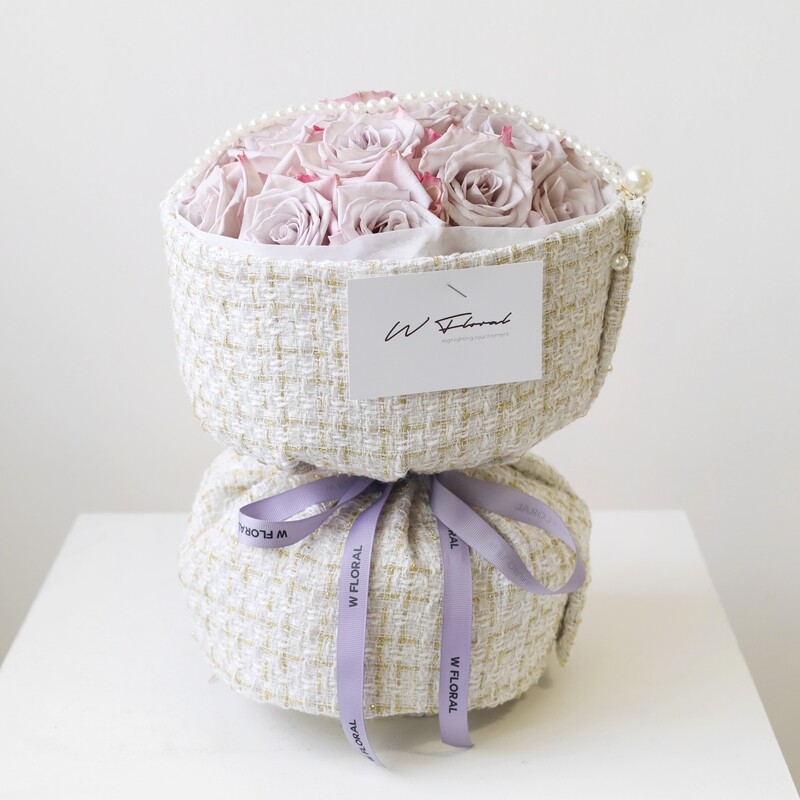 Romantic purple rose bouquet for birthday and anniversary gift