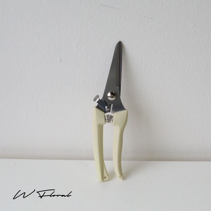 Flower care scissors for trimming fresh flower and bouquet stems