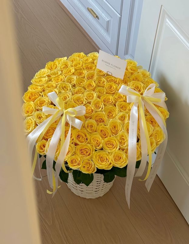 Lumiere Basket Yellow Rose