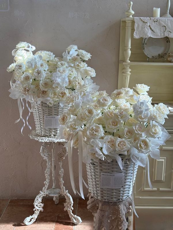 Lumiere Basket White Rose Fairytale
