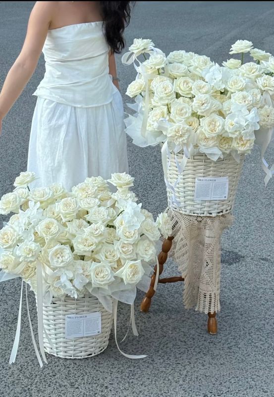 Lumiere Basket White Rose Fairytale