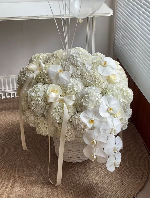 Lumiere Basket White Hydrangea Meringue