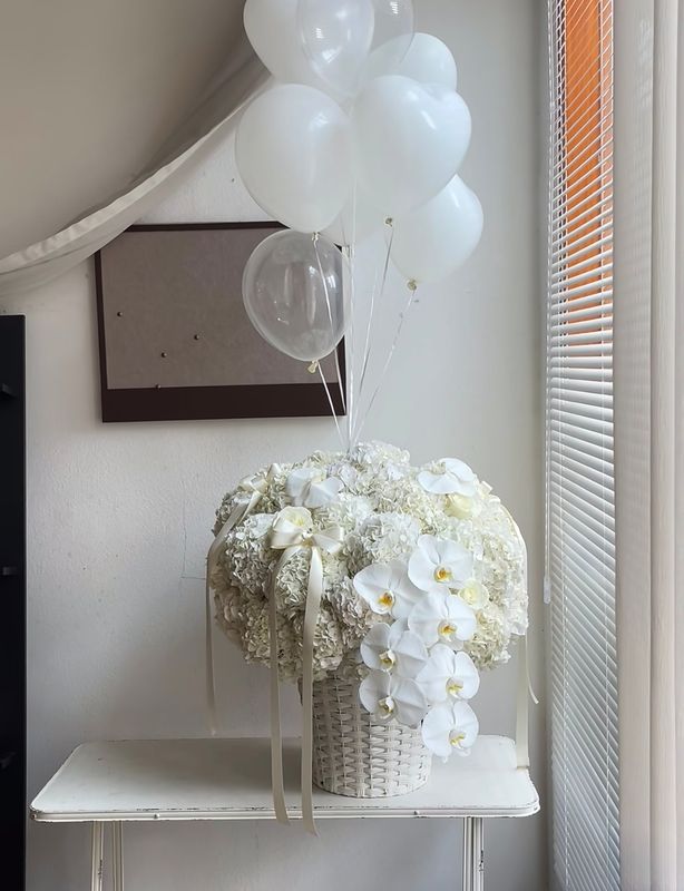 Lumiere Basket White Hydrangea Meringue