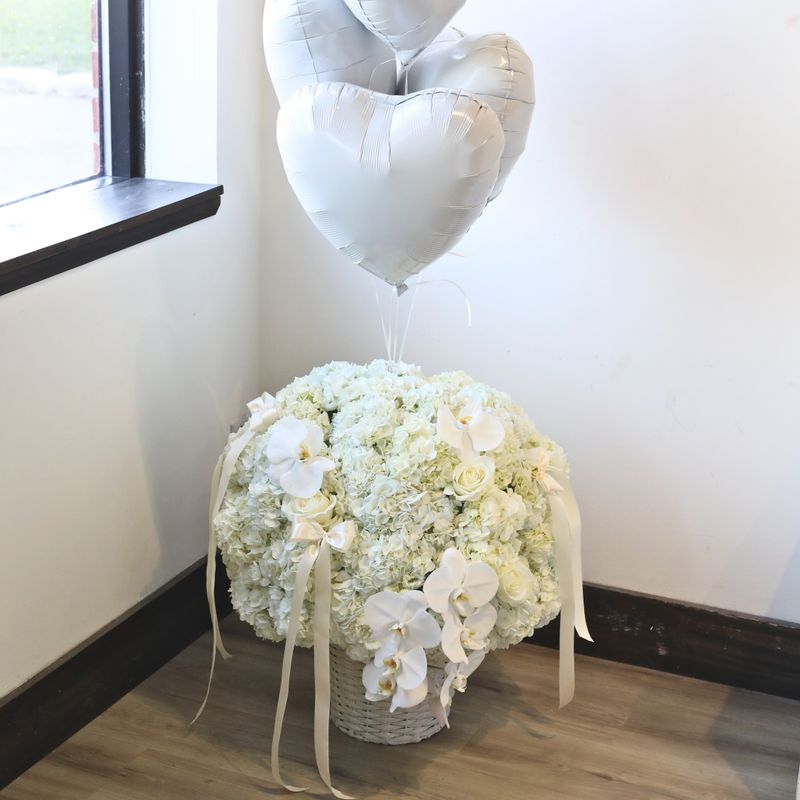 Lumiere Basket White Hydrangea Meringue