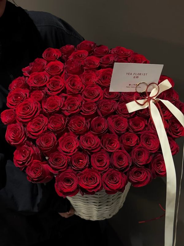 Lumiere Basket Red Rose
