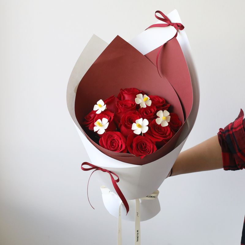 Buttercup &amp; Red Rose Bouquet