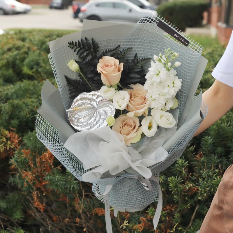 Yurae Bouquet - Grey Muse
