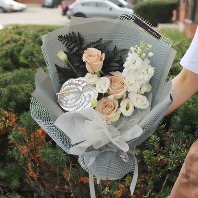 Yurae Bouquet - Grey Muse