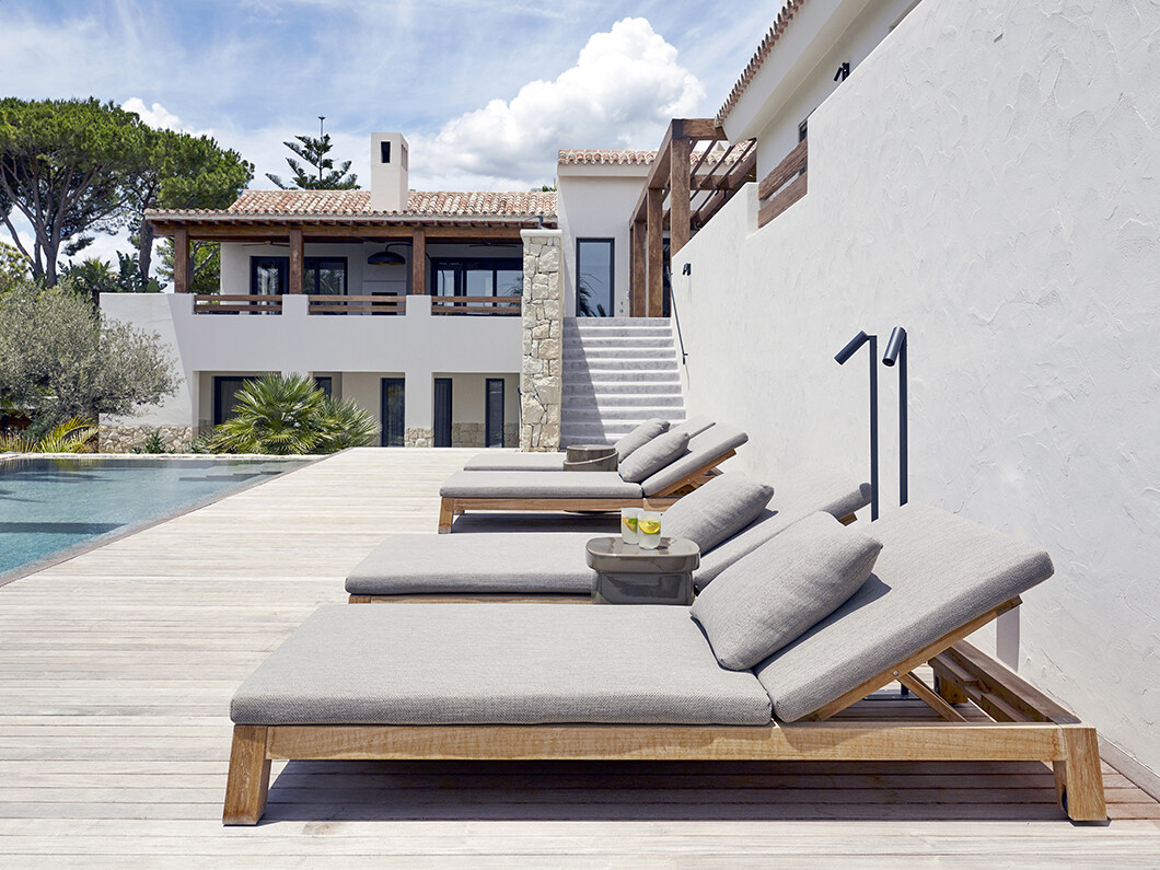 Outdoor Daybed &amp; Sunlounger