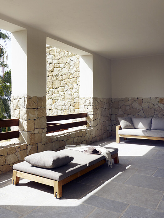 Outdoor Daybed &amp; Sunlounger