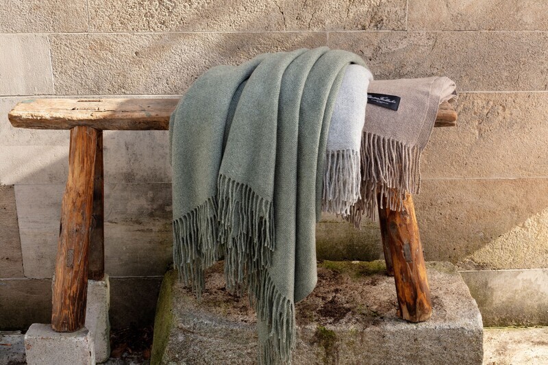 Fischbacher 1819 Kuscheldecke- Bisou Mongolian cashmere / grau