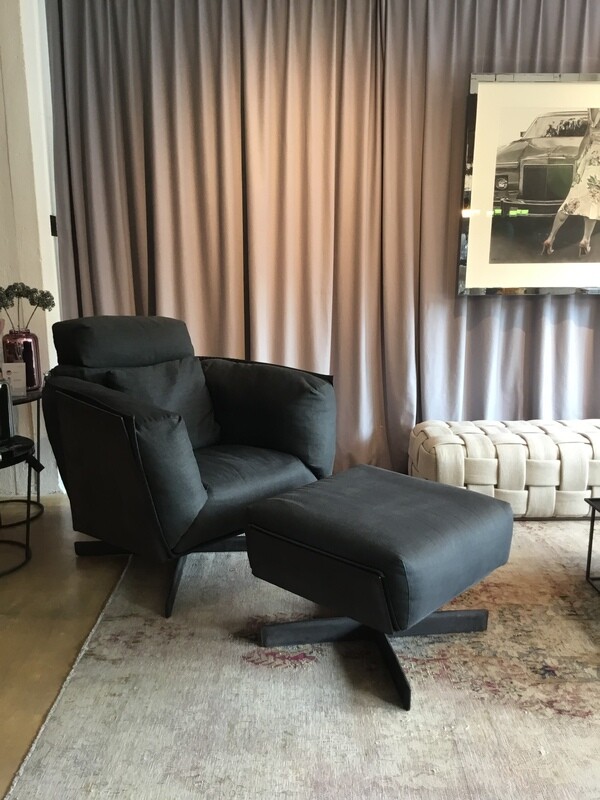 PIET BOON Heit / Sessel inkl. Ottomann und Kissen