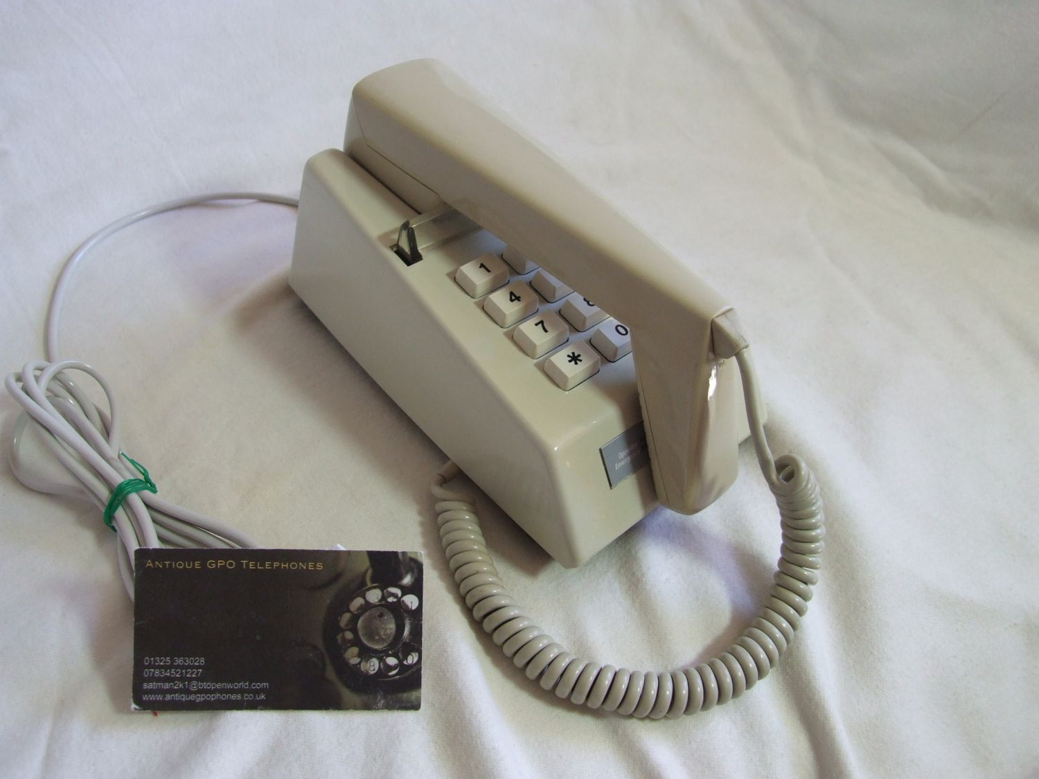 Two Tone Beige/Grey 786 Trimphone 1981       12 button