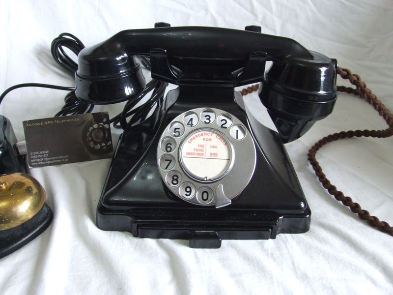 Black Bakelite Pyramid 232F GPO Telephone &amp; 64D bellset 1940/50s