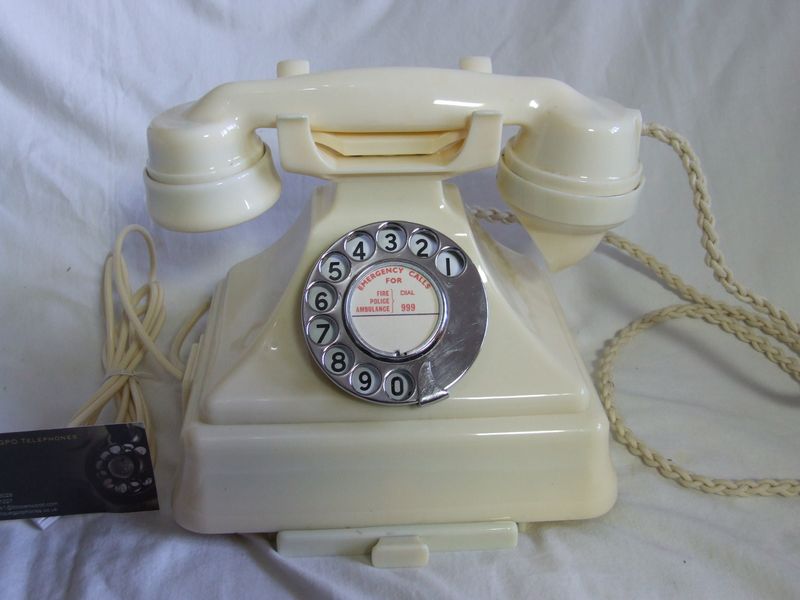 Rare Ivory Bakelite GPO Pyramid Telephone 232F on 26 Bell set 1952