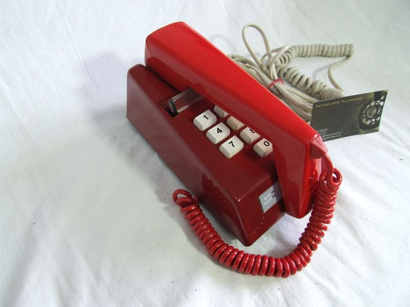Rare Dark Red / Red 8766 Snowdon  Trimphone 1982