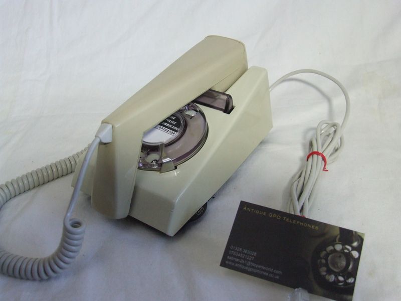 Two Tone Beige 722 Trimphone 1973
