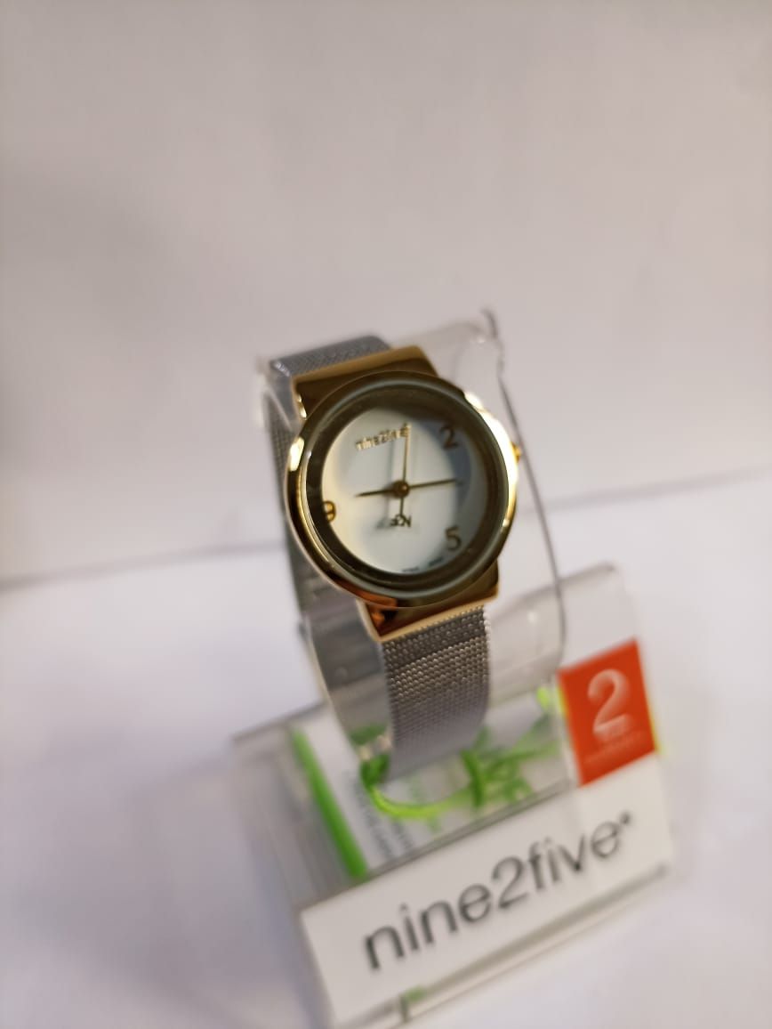 NINE2FIVE-RELOJ AFW19015SLGLS1, DAM ANA BCO METAL MESH PLAT |$411 + 616 VXPS|