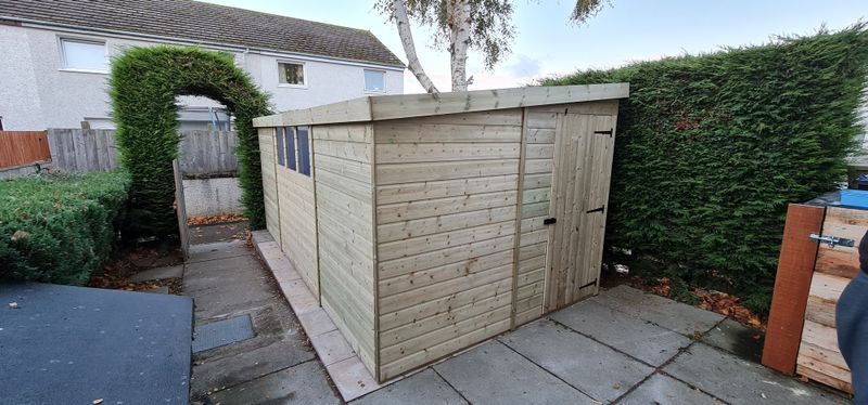 Reverse Pent with Windows Door in Side Panel