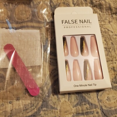 False nail professional in one minute