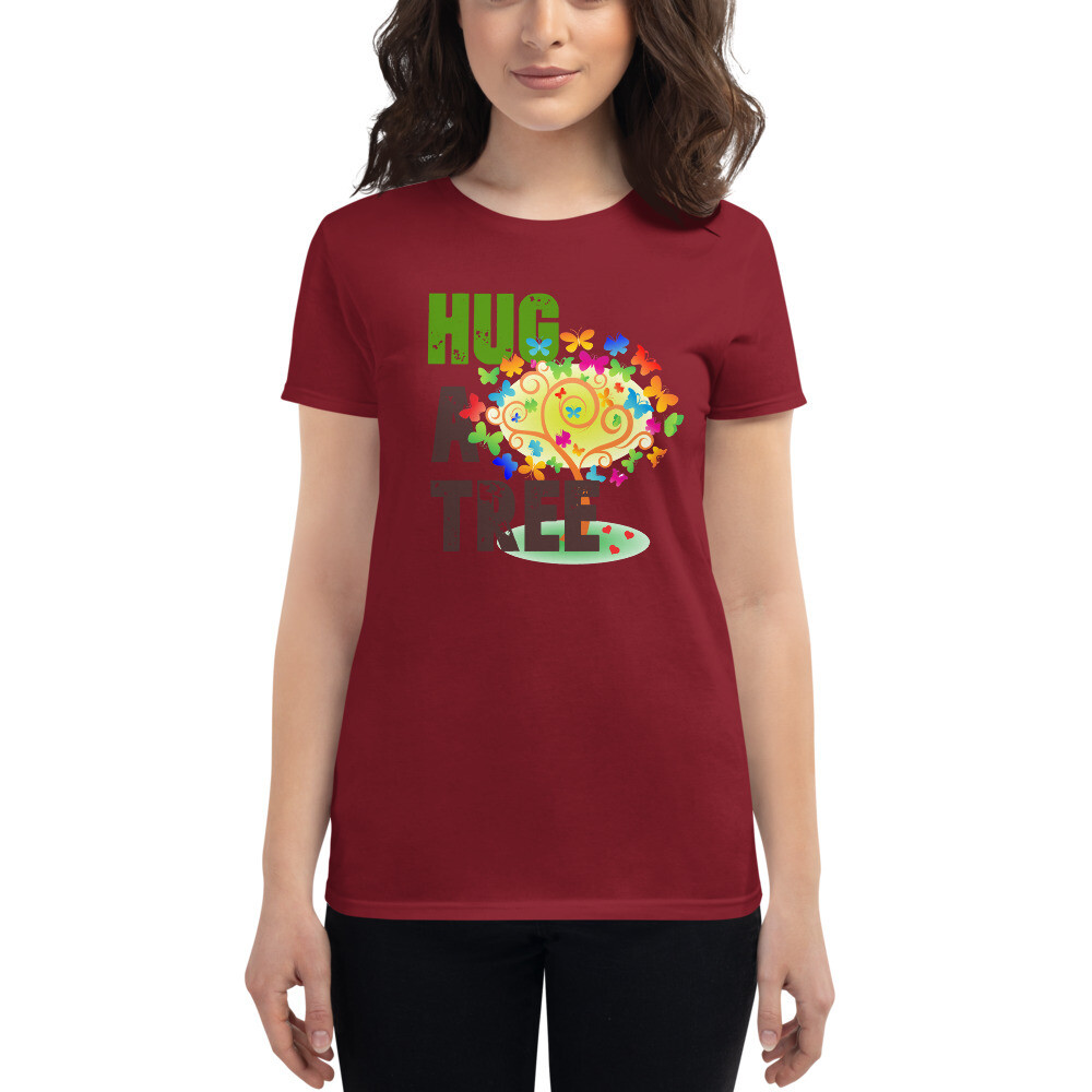 Hug a tree - Women&#39;s short sleeve t-shirt
