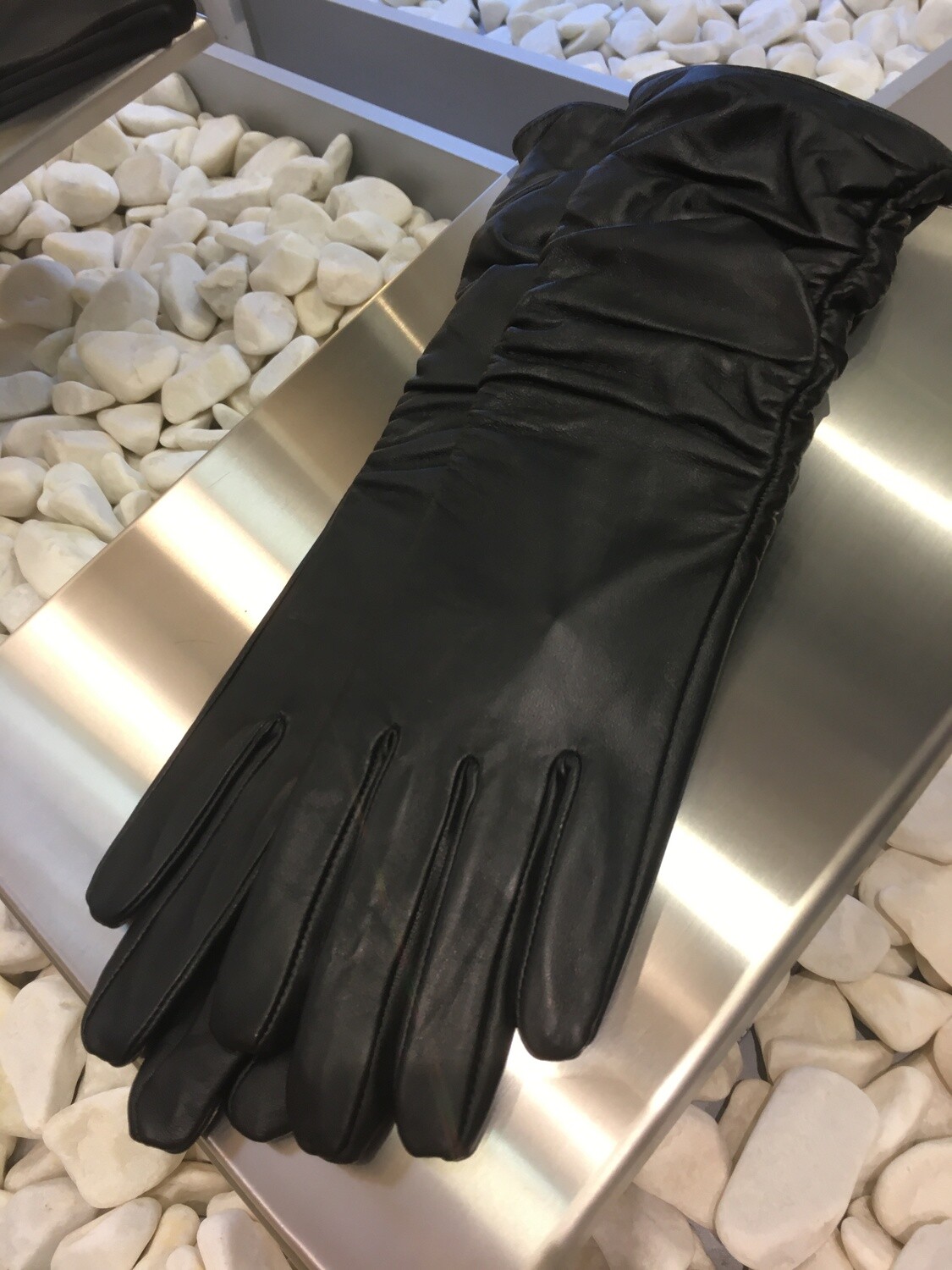 Перчатки со сборкой черные