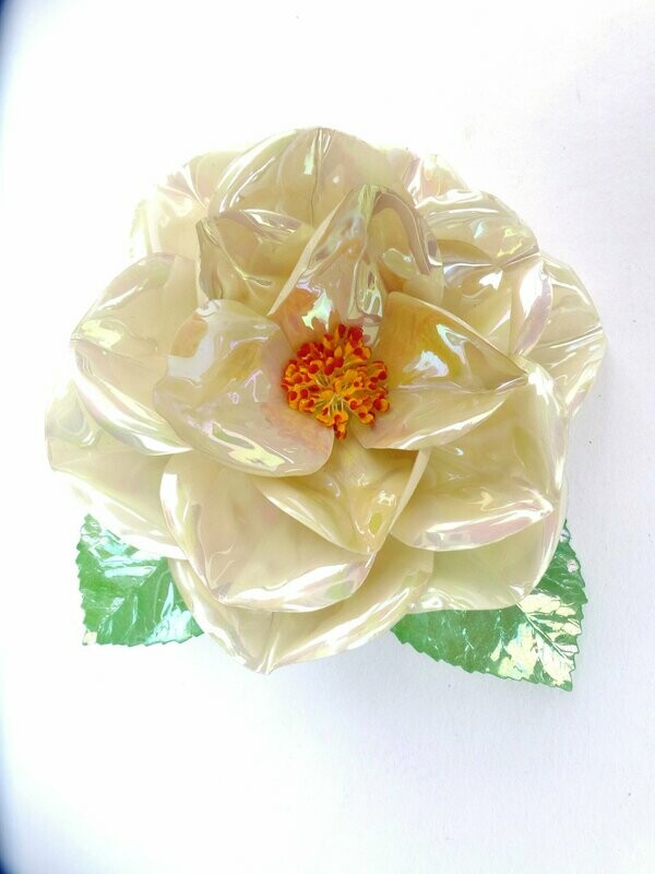 VINTAGE CHANEL CAMELLIA  Brosche, aus Celluloid.