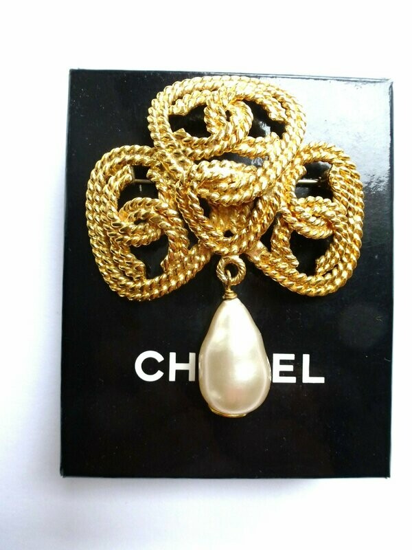 VINTAGE CHANEL BROSCHE sign. 2CC8 = 1990 v. V. de Castellano