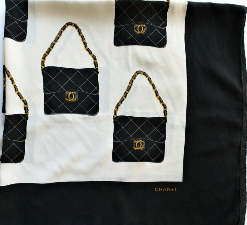 VINTAGE CHANEL TUCH