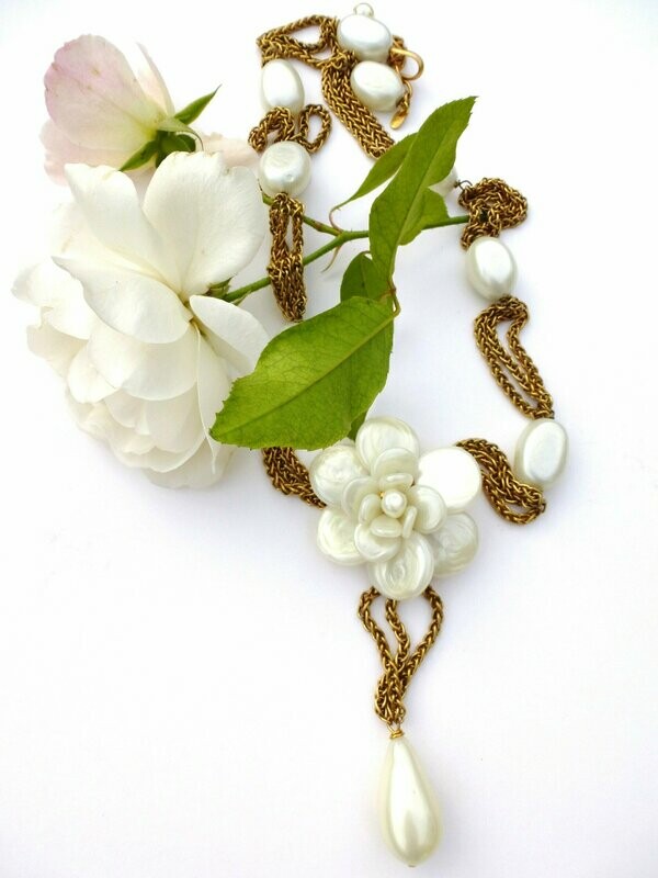 CHANEL CAMELIEN KETTE, sign. 1990