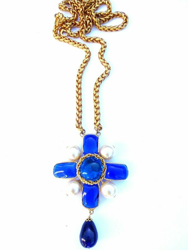 VINTAGE CHANEL KREUZ an Kette  mit blauem Gripoix Glas signiert