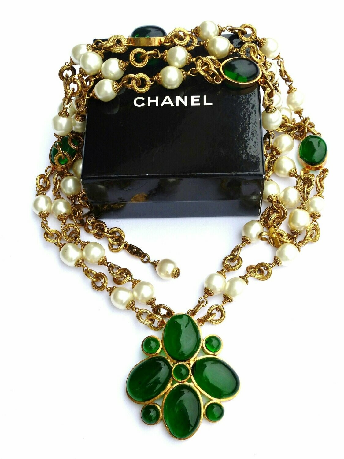 Chanel Vintage Kette/Sautoir mit grünem Gripoix Anhänger, sign. 90er Jahre