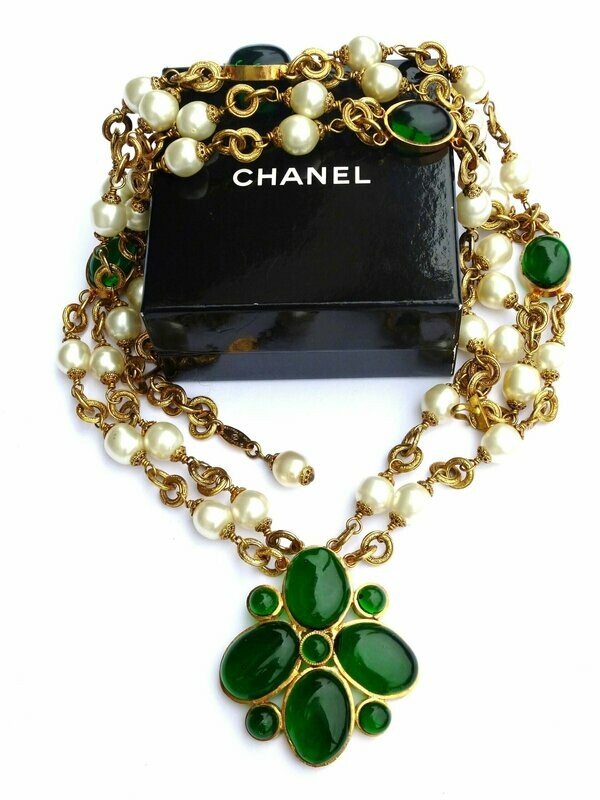 Chanel Vintage Kette/Sautoir mit grünem Gripoix Anhänger, sign. 90er Jahre