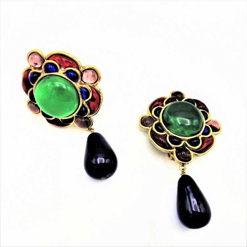 Flower Ohrclip im Stil von Chanel, polychrome Glaspaste, unsigniert