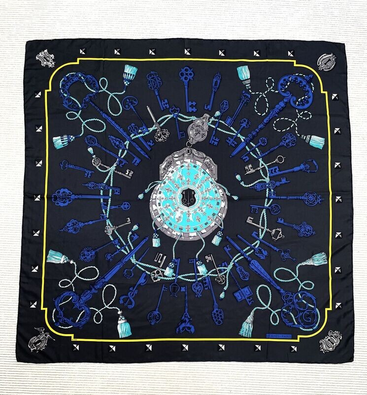 HERMÈS 140 x 140 cm großes 100 % Seidentuch, Schlüsselmotiv, handrolliert